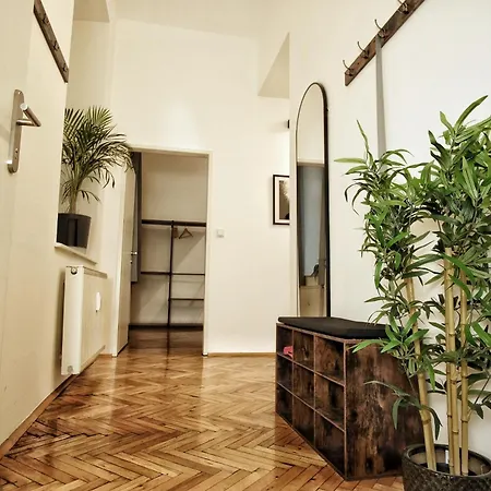 In Stylish & Cozy I Self Check-in Apartment