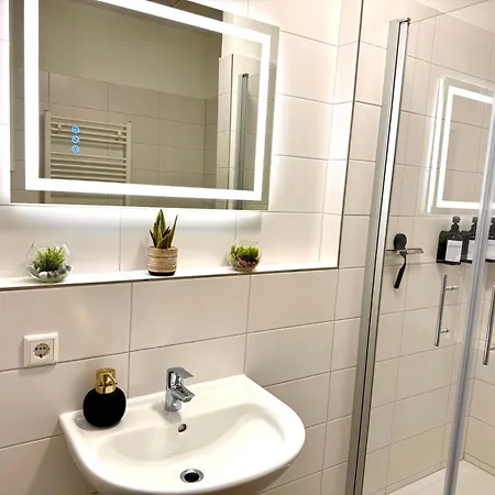 In Stylish & Cozy I Self Check-in Apartment *