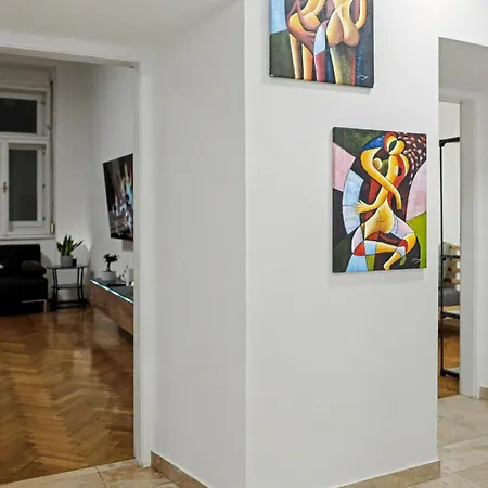 Apartment In Stylish & Cozy I Self Check-in *