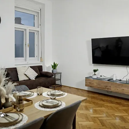 Apartment In Stylish & Cozy I Self Check-in