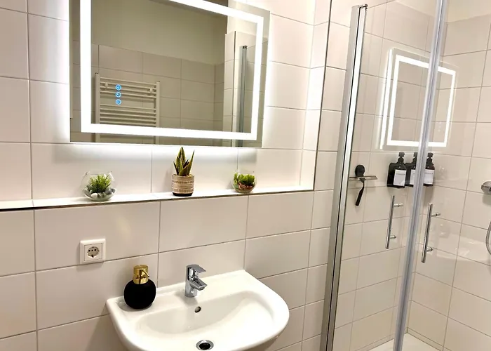 In Stylish & Cozy I Self Check-in Apartment *