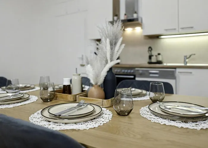 In Stylish & Cozy I Self Check-in Apartment *