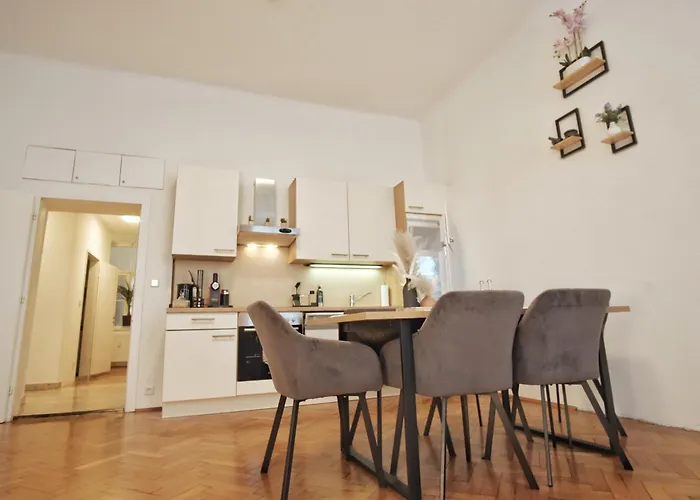 Lejlighed In Stylish & Cozy I Self Check-in *